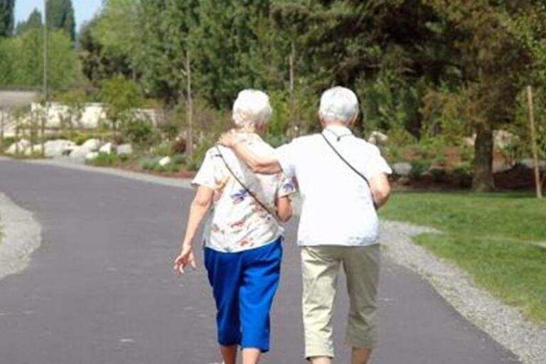 راه رفتن سریع ورزش پیاده روی سالمندان