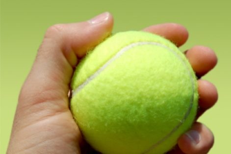 تمرین تقویت مچ دست (گرفتن توپ) تمرین های قدرتی سالمندی