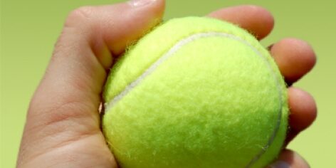 تمرین تقویت مچ دست (گرفتن توپ) تمرین های قدرتی سالمندی