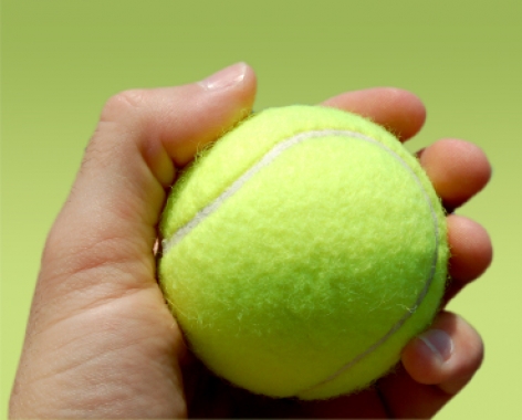 تمرین تقویت مچ دست (گرفتن توپ) تمرین های قدرتی سالمندی