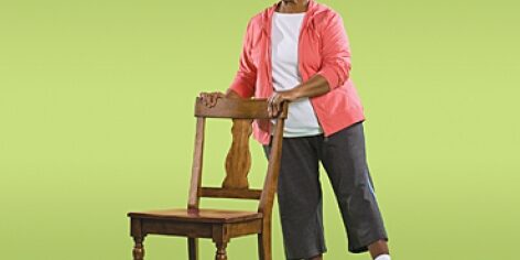 تمرین پاها از طرفین تمرین های قدرتی سالمندی