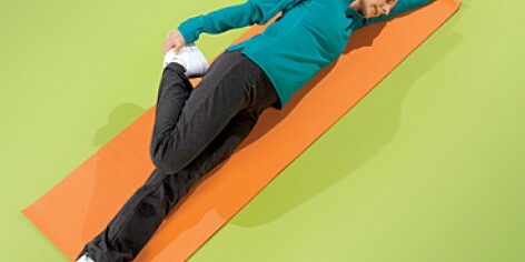 تمرین انعطاف پذیری ران درازکش تمرین های انعطاف پذیری