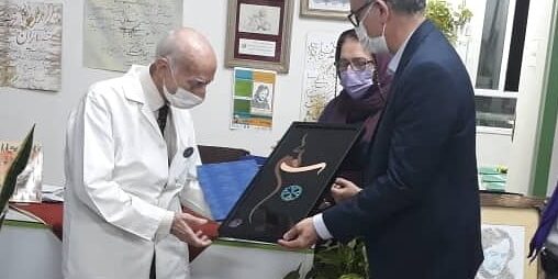 تقدیر از پرفسور فرهود توسط بنیاد فرهنگ سالمندی پرفسور فرهود بنیاد فرهنگ سالمندی