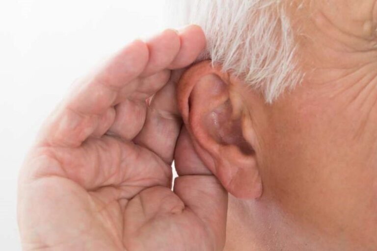 کاهش شنوایی مربوط به سالمندی