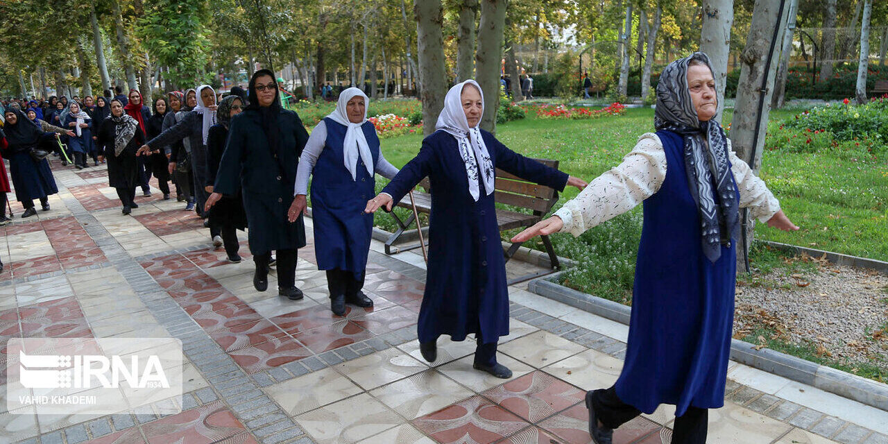 ورزش پیاده روی سالمندان احساس جوانی و کاهش استرس سالمندان بنیاد فرهنگ سالمندی