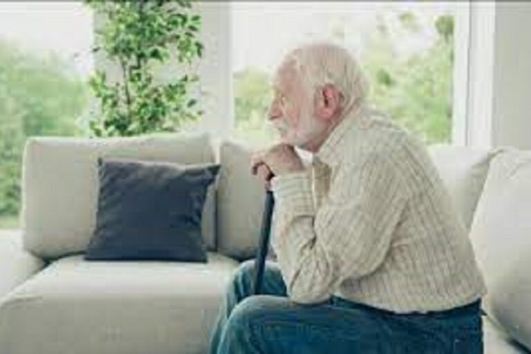 4 راهکار کاهش مخاطرات سالمندی