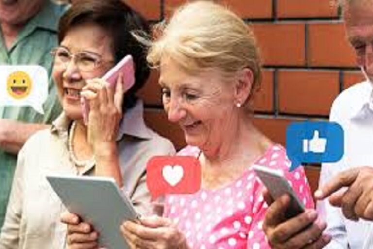 آموزش فناوری برای سالمندان : استفاده از تلفن‌های هوشمند، اینترنت و شبکه‌های اجتماعی