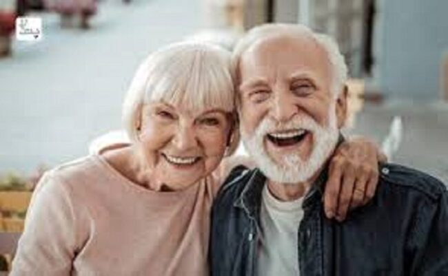 شوخ‌ طبعی در سالمندی ؛ «یک لبخند ساده، قلب را سبک‌تر، ذهن را شادتر و عمر را طولانی‌تر می‌کند.» 