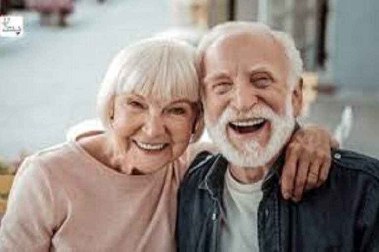 شوخ‌ طبعی در سالمندی ؛ «یک لبخند ساده، قلب را سبک‌تر، ذهن را شادتر و عمر را طولانی‌تر می‌کند.» 