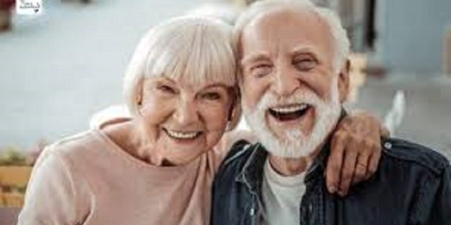شوخ‌ طبعی در سالمندی ؛ «یک لبخند ساده، قلب را سبک‌تر، ذهن را شادتر و عمر را طولانی‌تر می‌کند.» 