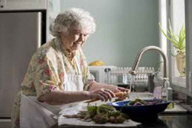 آزادی در سالمندی: بیداری در راه باریک زندگی