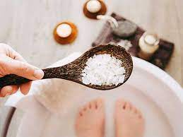 فواید شگفت‌انگیز حمام نمک برای سالمندان 